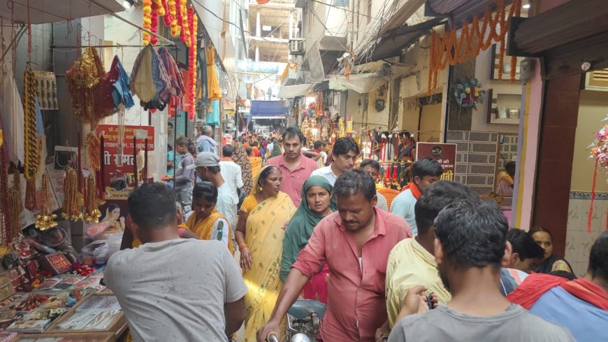 सुगौली: धनतेरस पर सुगौली बाजारों में उमड़ी अपार भीड़