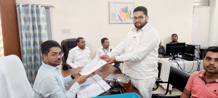 ढाका विधानसभा से आम आदमी पार्टी के प्रत्याशी मधुसूदन कुशवाहा ने सिकरहना अनुमंडल पदाधिकारी के समक्ष किया नामांकन दाखिल, उन पर दर्ज है दो मुक़दमे