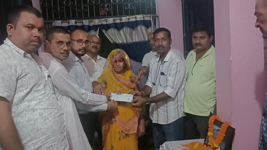 सीतामढ़ी :- डायल 112 में कार्यरत सेवनिवृत सेना के जवान की बीमारी के कारण देहांत के बाद पूर्वसैनिक संगठन शोकाकुल परिवार को हर संभव मदद के लिए आया सामने