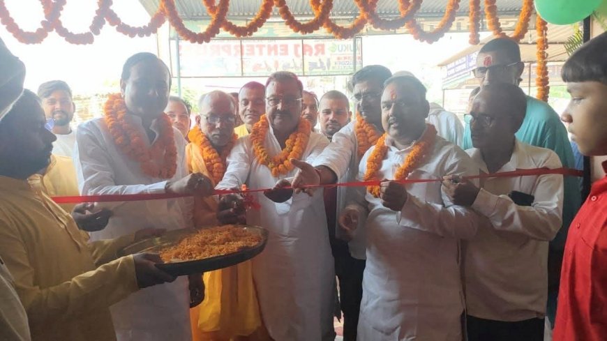 सुगौली: धनतेरस पर कुकू राज इंटरप्राइजेज इलेक्ट्रिक बाइक शोरूम का भव्य शुभारंभ