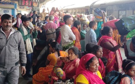 सीतामढ़ी :~ विवाह पंचमी समापन के बाद अपने घर जाने वाले श्रद्धालु भक्तों की स्टेशन पर उमरी भीड़, व्यवस्था में जुटे स्थानीय रेल प्रशासन