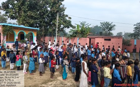 रामगढ़वा। शिक्षक की मौत की खबर सुनते ही प्रखंड के सभी सरकारी विधालयों में मौन रखकर दिवंगत आत्मा की शांति के लिए किया प्रार्थना