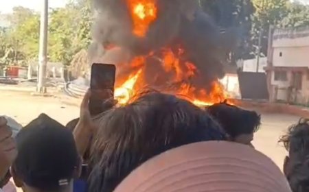 सीतामढ़ी :- स्टेशन परिसर में लगे आग से लाखों की पीबीसी पाइप जलकर स्वाहा, अग्नि शाम सेवा ने आग पर पाया काबू