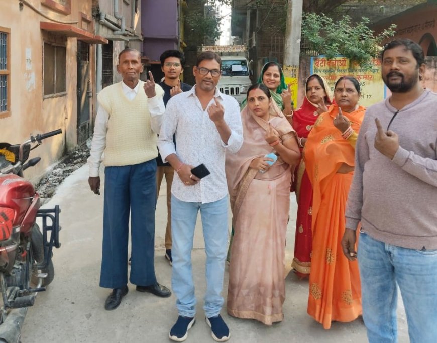 सीतामढ़ी :- चुनावी महापर्व में बढ़-चढ़ कर शामिल हुए युवा मतदाता