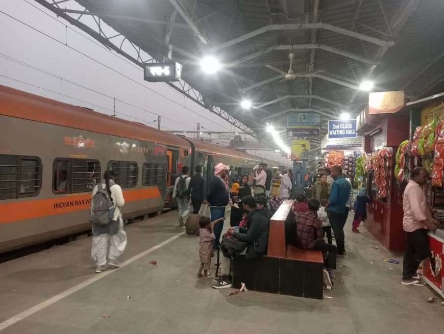 सीतामढ़ी :- विवाह पंचमी के पावन अवसर पर सीतामढ़ी रेलवे स्टेशन पर उमड़ी श्रद्धालुओं की भीड़, रेलवे प्रशासन अलर्ट