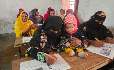 सीतामढ़ी :- नवसाक्षर महिलाओं ने रचा इतिहास, साक्षरता यात्रा में बड़ा कदम