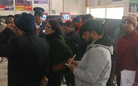 सीतामढ़ी :- स्थानीय रेलवे स्टेशन पर हुई मुख्य वाणिज्य प्रबंधक की निरीक्षण, स्थानीय रेल अधिकारियों के रहे होश ठिकाने