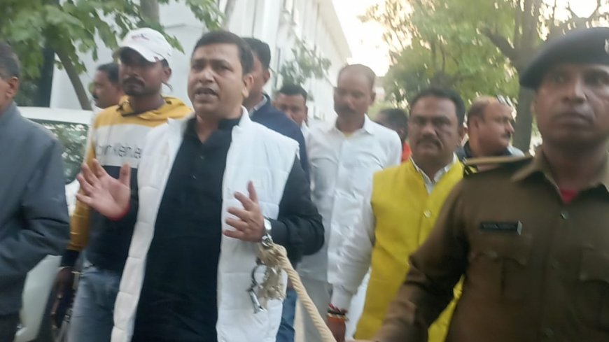 सीतामढ़ी :~ नितेश महाराज ने न्यायालय में किया आत्मसमर्पण, भेजे गए जेल