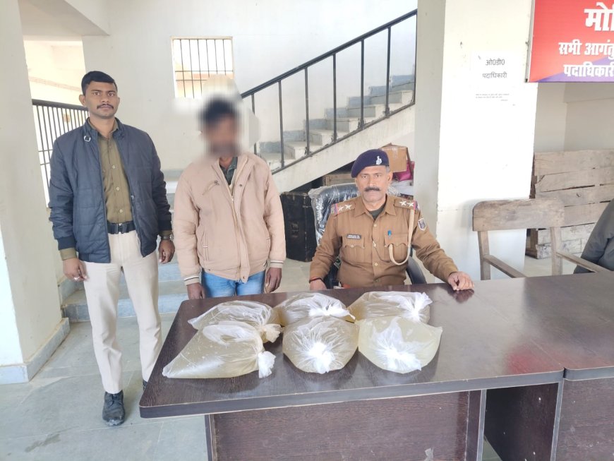 रामगढ़वा। देशी शराब के साथ एक कारोबारी गिरफ्तार