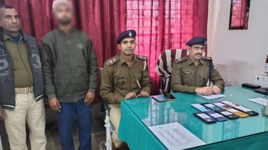 रामगढ़वा : रात्रि गश्ती के दौरान मोबाइल चोर गिरफ्तार, 8 एंड्रॉयड मोबाइल बरामद