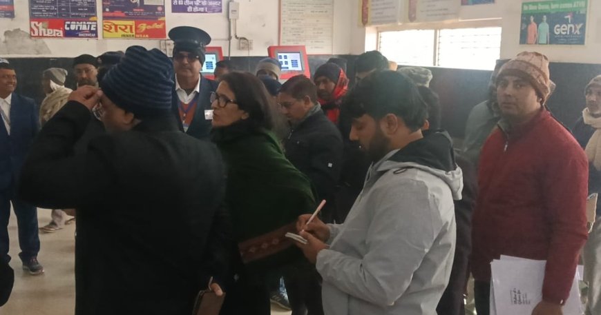 सीतामढ़ी :- स्थानीय रेलवे स्टेशन पर हुई मुख्य वाणिज्य प्रबंधक की निरीक्षण, स्थानीय रेल अधिकारियों के रहे होश ठिकाने