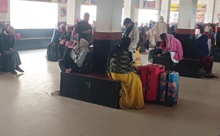 सीतामढ़ी :- कोहरे के कारण कई ट्रेन घंटों लेट रही, यात्री दिखे परेशान