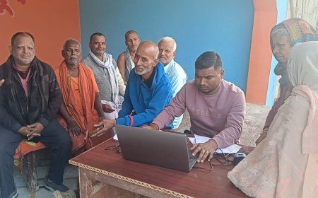 सीतामढ़ी :- किसान कार्ड बनवाने के लिए पंचायत भवन पर उमड़ी भीड़