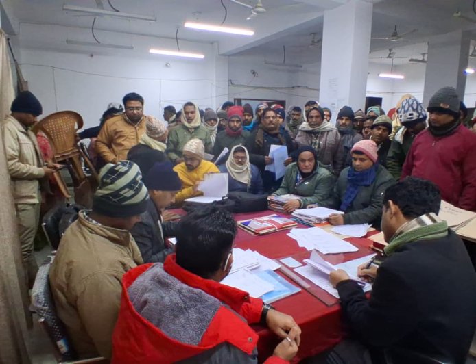 लौरिया अंचल में जनता दरबार आयोजित, 8 मामलों की सुनवाई