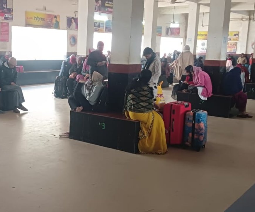 सीतामढ़ी :- कोहरे के कारण कई ट्रेन घंटों लेट रही, यात्री दिखे परेशान