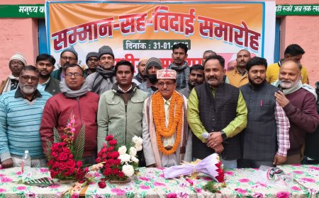 सीतामढ़ी :-  प्रधान शिक्षकों ने नम आंखों से किया बीईओ का बिदाई, उनके बेहतर कार्य काल की शिक्षकों ने जम कर की सराहना