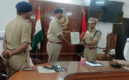 रामगढ़वा : बेहतर कार्य प्रदर्शन पर एसआई अजीत कुमार सिंह सम्मानित, एसपी ने दिया प्रशस्ति-पत्र