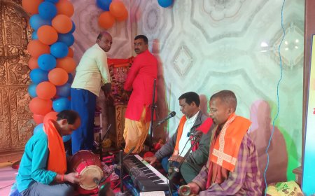 रामगढ़वा। नवनिर्माण श्री शंकर मंदिर की वर्षगांठ पर श्रद्धालुओं भक्तों ने हर्षोल्लास के साथ किया हनुमान आराधना व बर्थडे का आयोजन