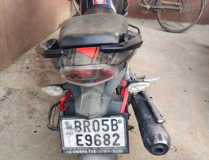 रामगढ़वा । रामगढ़वा : 8.9 किलो गांजा के साथ दो तस्कर गिरफ्तार, अपाची बाइक जब्त