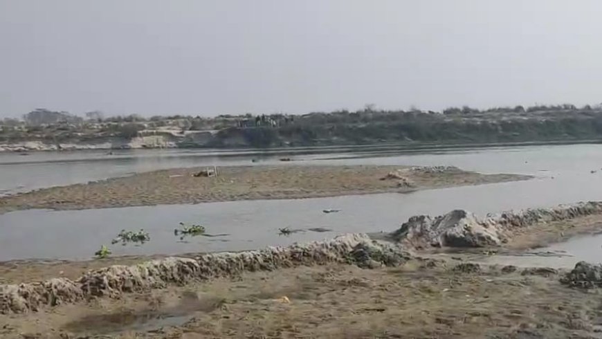 सीतामढ़ी :- बागमती नदी के पेटी से शव बरामद, पुलिस जुटी जांच में