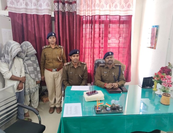 रामगढ़वा बाजार में किराएं की मकान में छापेमारी के दौरान कुल 458 ग्राम स्मैक के साथ दो तस्कर गिरफ्तार