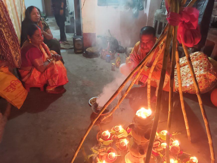 रामगढ़वा । छठव्रतियों द्वारा अस्ताचलगामी सूर्य भगवान भास्कर को अर्घ्य अर्पण के साथ ही बिहार का तीन दिवसीय लोक आस्था का महापर्व सम्पन्न