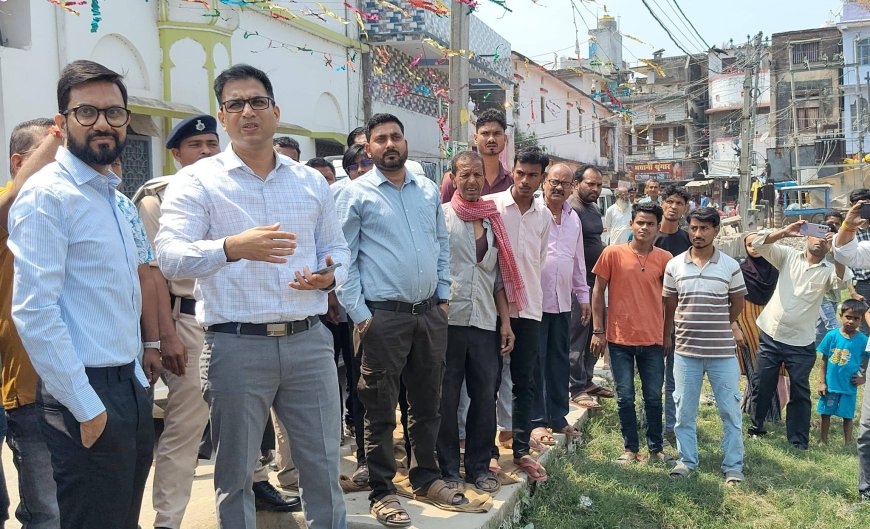 घोड़ासहन : दो पोखरों का जीर्णोद्धार और ऑडिटोरियम-सह-पुस्तकालय निर्माण की तैयारी तेज, डीएम ने किया निरीक्षण