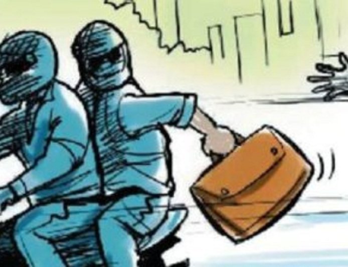 रामगढ़वा में लूटकांड का खुलासा, 24 घंटे के अंदर ज्वेलरी व मोबाइल बरामद, 4 आरोपी गिरफ्तार