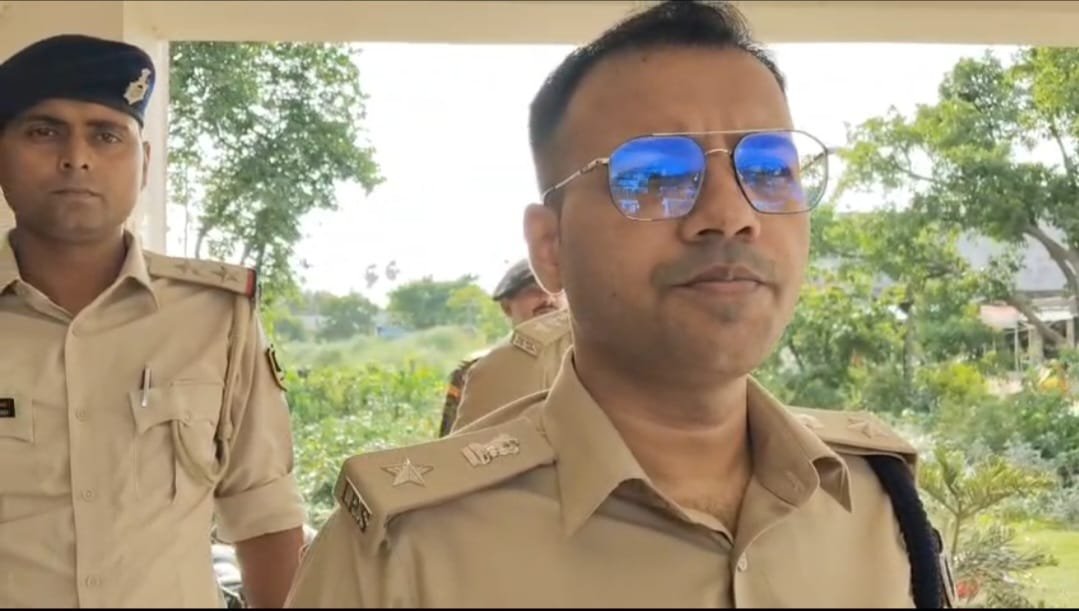 रामगढ़वा : एसपी स्वर्ण प्रभात ने थाना का किया औचक निरीक्षण, बकरीद पर्व को लेकर सुरक्षा व्यवस्था का लिया जायजा