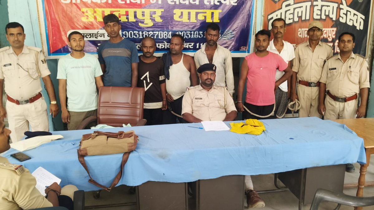 आदापुर थाना क्षेत्र में विशेष समकालीन अभियान, 7 गिरफ्तार, नेपाली शराब बरामद, वाहन जब्त