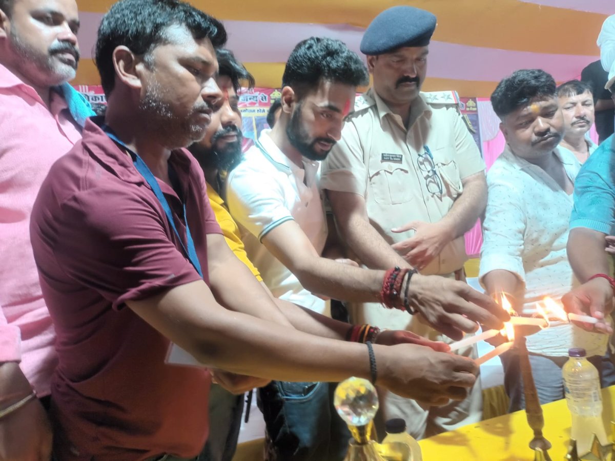 रामगढ़वा में डिसीसी टूर्नामेंट क्रिकेट क्लब का RVSR उर्फ थारू भाई के सौजन्य से मैंच का  भव्य उद्घाटन,गणमान्यों ने किया हर्ष व्यक्त