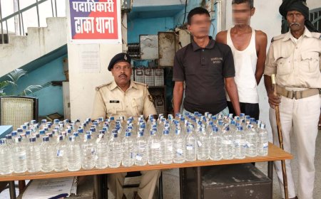 ढाका थाना की बड़ी कार्रवाई, 142 बोतल नेपाली शराब के साथ दो अभियुक्त गिरफ्तार
