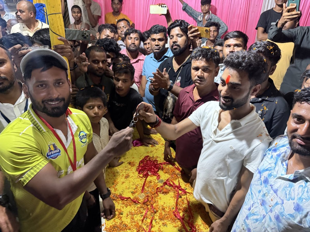 रामगढ़वा : डीसीसी क्रिकेट टूर्नामेंट का भव्य समापन, विजेता टीम को बाइक और उपविजेता को इलेक्ट्रिक स्कूटी पुरस्कार