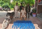 घोड़ासहन : 231 बोतल नेपाली शराब और चोरी की मोटरसाइकिल के साथ तस्कर गिरफ्तार