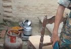 घोड़ासहन : पॉक्सो मामले के फरार आरोपी के घर पुलिस ने की कुर्की-जब्ती की कार्रवाई