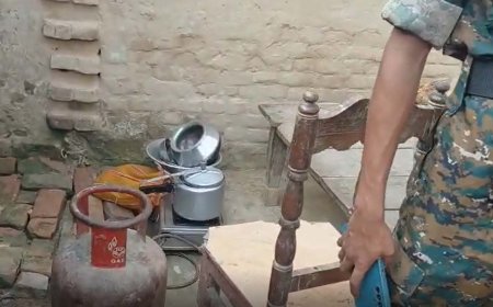 घोड़ासहन : पॉक्सो मामले के फरार आरोपी के घर पुलिस ने की कुर्की-जब्ती की कार्रवाई