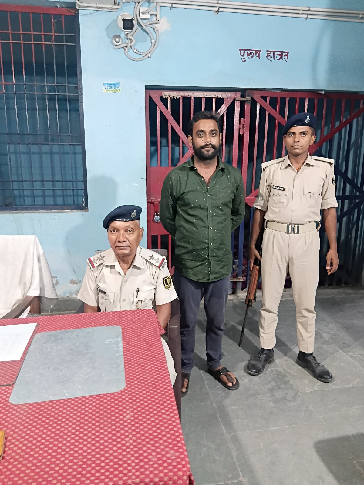 घोड़ासहन : स्पीडी ट्रायल के फरार अभियुक्त अवधेश साह गिरफ्तार, हत्या, रंगदारी और आर्म्स एक्ट समेत 13 मामलों का है आपराधिक इतिहास