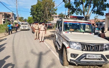 शांति व विधि-व्यवस्था बनाए रखने के लिए रामगढ़वा पुलिस ने निकाला फ्लैग मार्च, असामाजिक तत्वों को दी सख्त चेतावनी