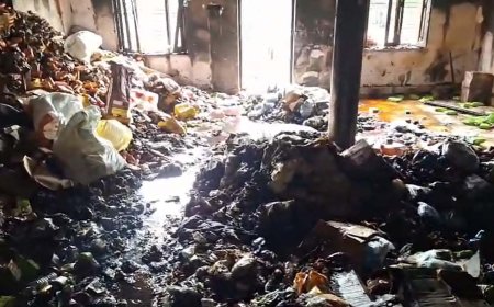 घोड़ासहन : थोक किराना गोदाम में भीषण आग, लाखों की संपत्ति जलकर राख