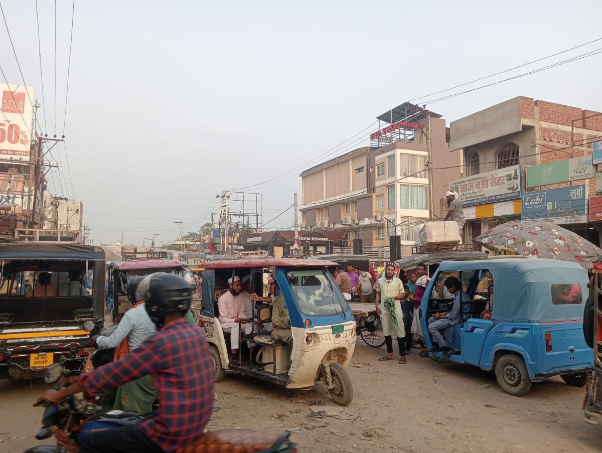 सीतामढ़ी :- मनमानी शुल्क वसूली का आरोप, पार्किंग संचालक ने बताया निराधार; जांच की मांग तेज, अधिकारी ने दिये जांच के आदेश