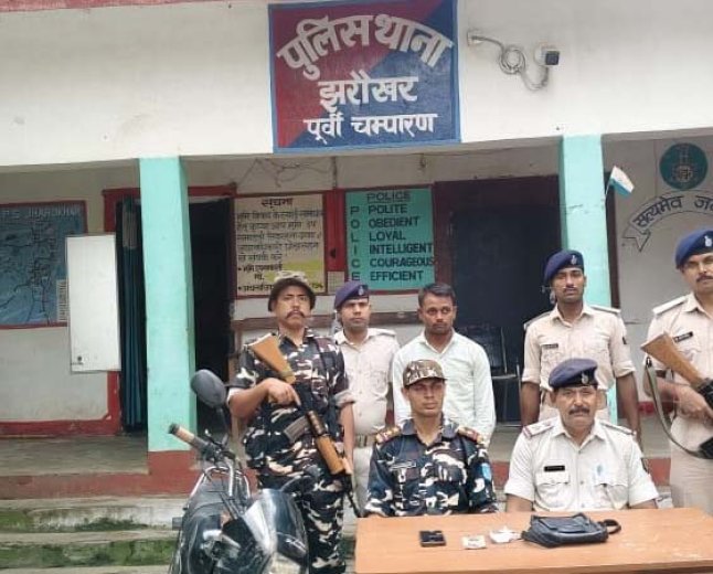 घोड़ासहन-झरोखर रोड पर वाहन जांच में फ्लिपकार्ट डिलीवरी बॉय के पास से स्मैक बरामद