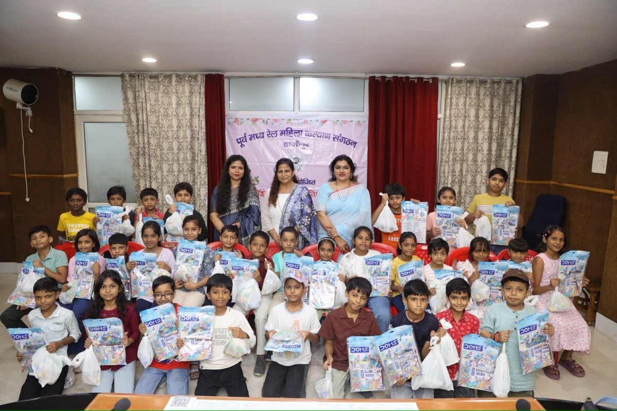 सीतामढ़ी :- पूर्व मध्य रेल महिला कल्याण संगठन, हाजीपुर मेघना गर्ग के नेतृत्व में  अखिल भारतीय ड्राईंग एवं पेंटिंग प्रतियोगिता का आयोजन