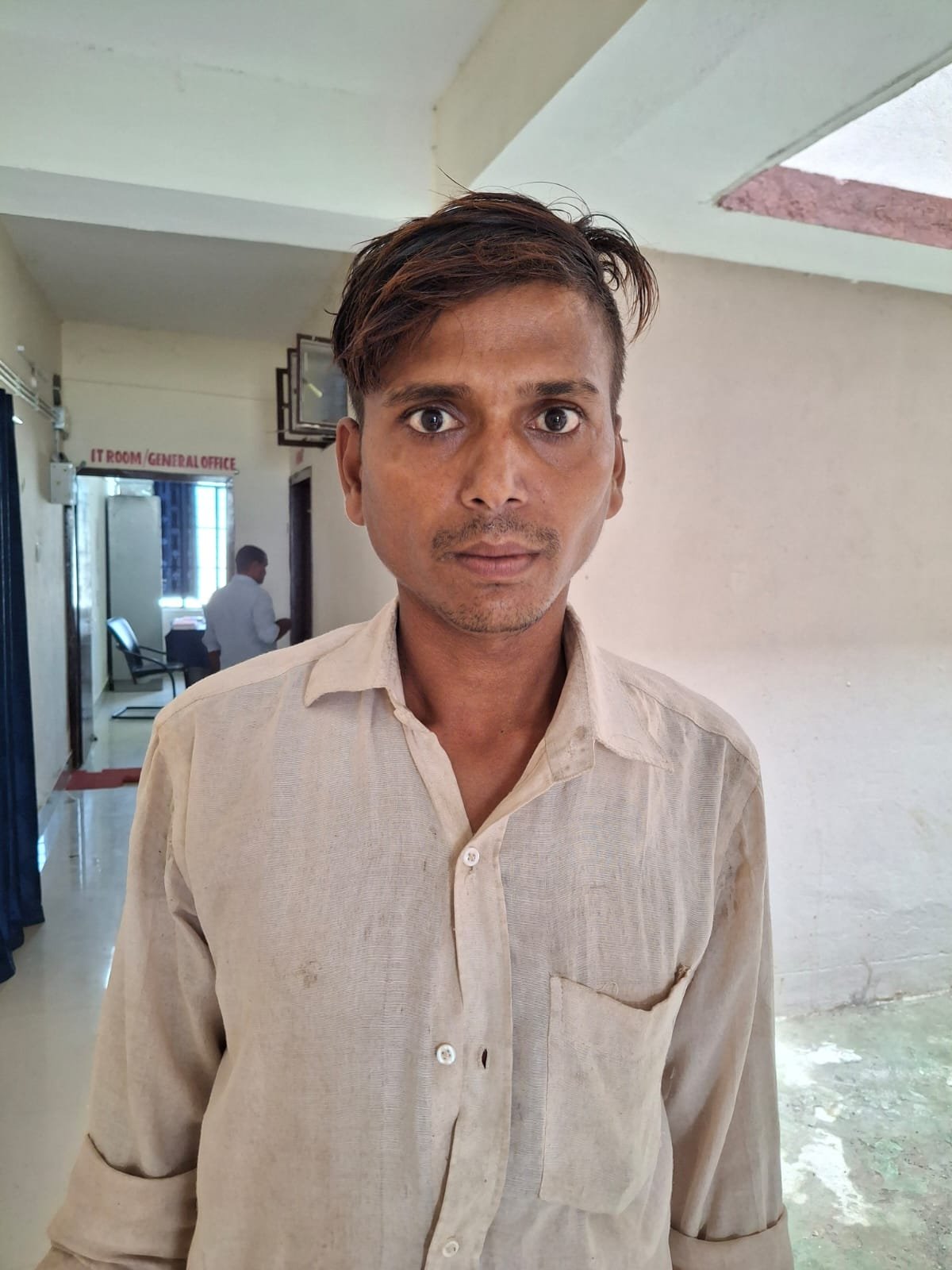 सीतामढ़ी :- नेपाली देशी शराब के साथ तस्कर गिरफ्तार