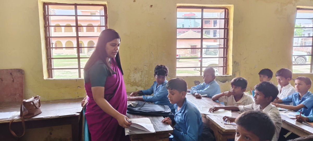 सीतामढ़ी :- जिला पदाधिकारी द्वारा राजकीय आदर्श मध्य विद्यालय, शिवहर का किया गहन निरीक्षण