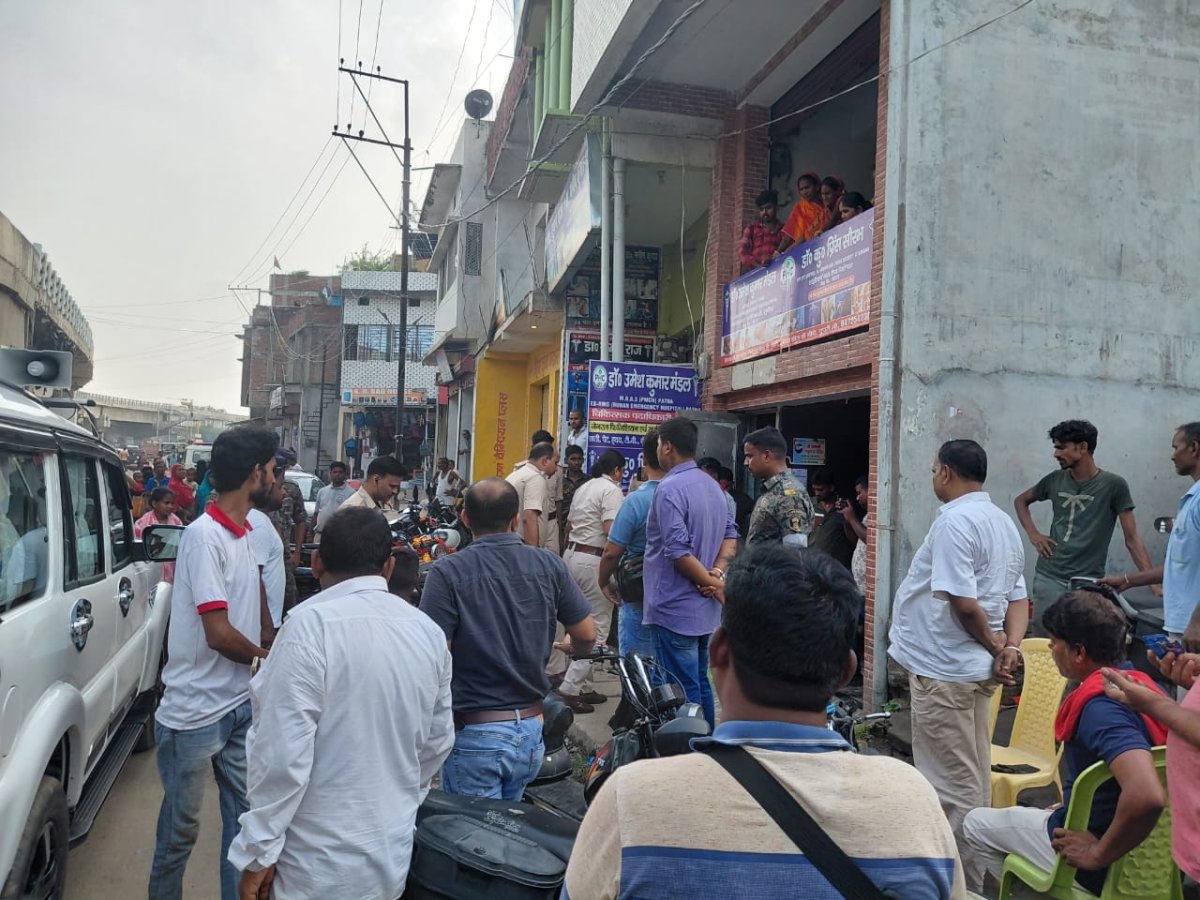 सीतामढ़ी :- पुपरी शिवहरे मुहल्ला के एक घर में फंदे से लटका मिला युवक का शव, पुलिस जुटी जांच सभी