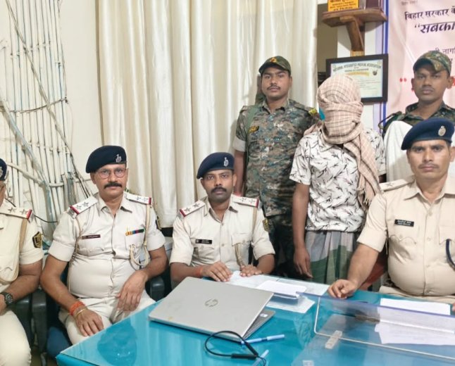 ढाका : पुलिस की बड़ी कार्रवाई, पाकिस्तान से जुड़े कथित नेटवर्क का संदिग्ध गिरफ्तार, मोबाइल में मिले कथित आपत्तिजनक वीडियो-फोटो और देशविरोधी रील्स