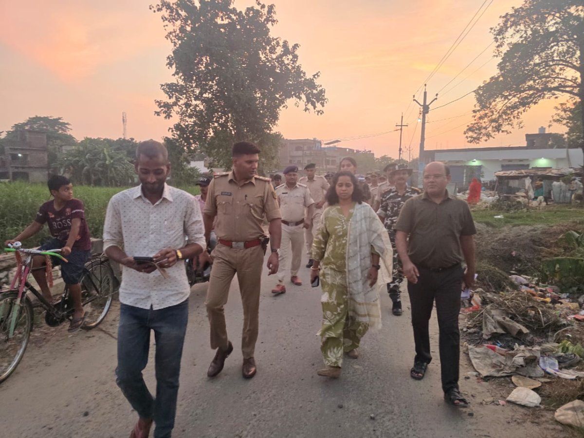 सीतामढ़ी :- सुप्पी में शांति व्यवस्था को लेकर प्रशासन ने किया फ्लैग मार्च