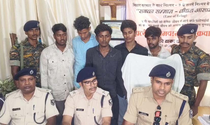 ढाका : ट्रक चोरी का पुलिस ने किया सफल उद्भेदन, पांच चोर गिरफ्तार
