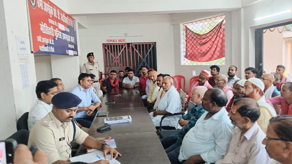 रामगढ़वा में दुर्गा पूजा व मेला को लेकर रामगढ़वा थाना परिसर में शांति समिति की बैठक, एसडीओ-डीएसपी ने दिया सख्त निर्देश