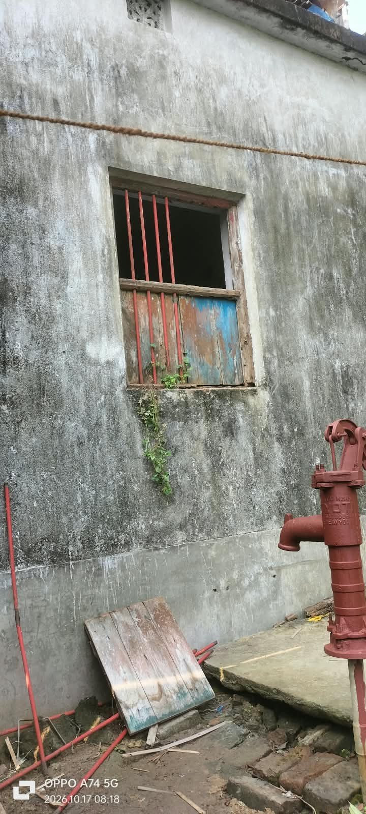 सीतामढ़ी:- चोरों की घटना ने बढ़ाई लोगो में बेचैनी, थाना जुटी जांच में, लोगो में आक्रोश